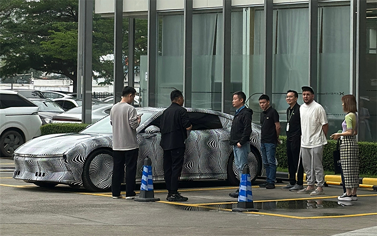 小鹏中大型轿跑新车谍照曝光，何小鹏亲自测试-第4张图片-科技快讯