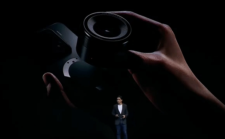 小米MWC2025开秀肌肉！不是汽车、手机，而是一个手机磁吸镜头-第2张图片-科技快讯