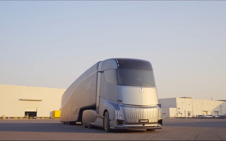 奔驰Actros C新能源卡车：节能高效与传统动力完美结合-第1张图片-科技快讯