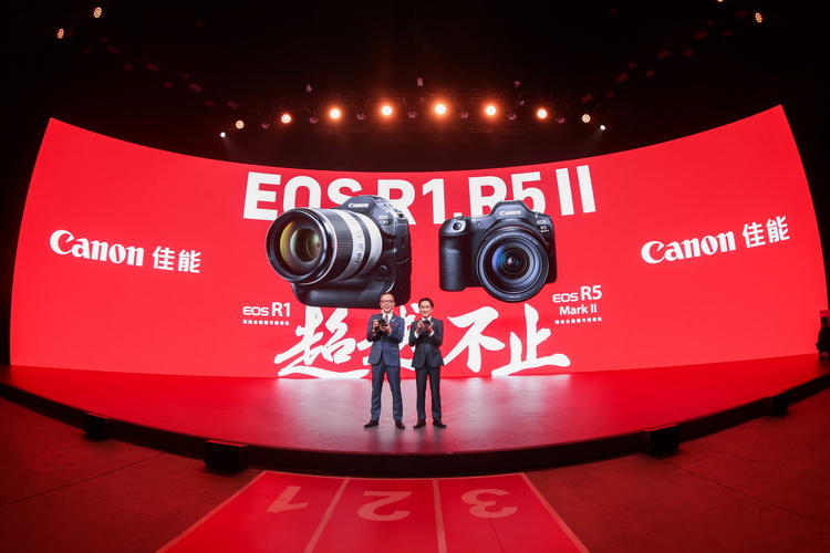 十字对焦、堆栈传感器 佳能EOS R5 Mark II、R1性能飙升、价格还有惊喜-第1张图片-科技快讯