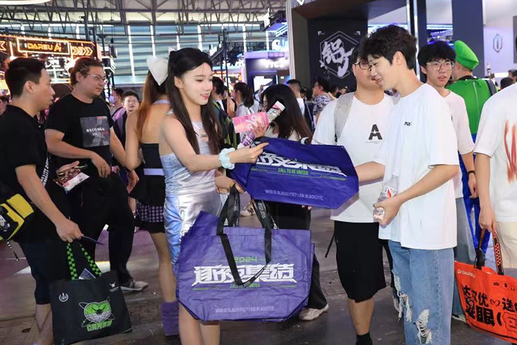 BLAST CS2总决赛同款电竞桌椅，逐夜亮相ChinaJoy2024-第11张图片-科技快讯