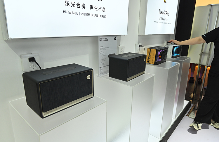 漫步者旗下品牌花再参展CJ2024，首发Halo Space头戴电竞耳机，卷起时尚潮流-第4张图片-科技快讯