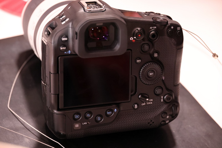十字对焦、堆栈传感器 佳能EOS R5 Mark II、R1性能飙升、价格还有惊喜-第14张图片-科技快讯