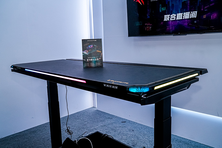 BLAST CS2总决赛同款电竞桌椅，逐夜亮相ChinaJoy2024-第1张图片-科技快讯