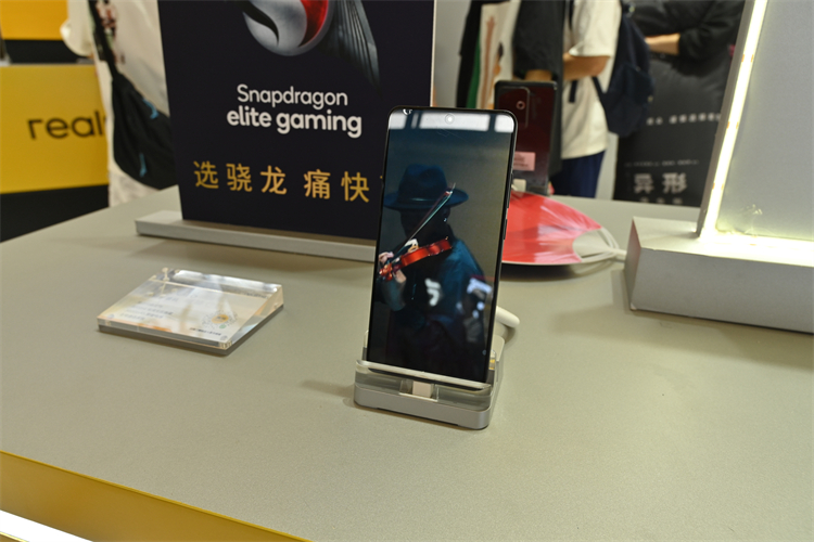 顶流游戏神机？真我GT6原生120帧游戏体验燃爆CJ2024-第4张图片-科技快讯
