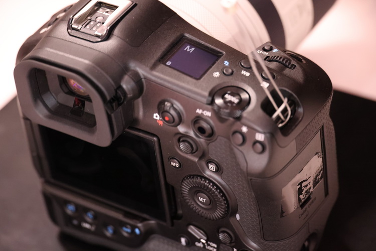 十字对焦、堆栈传感器 佳能EOS R5 Mark II、R1性能飙升、价格还有惊喜-第13张图片-科技快讯
