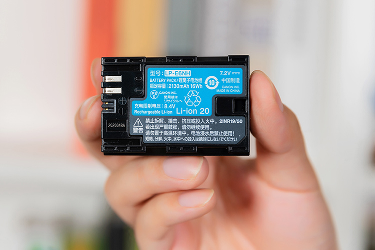 官方重重设限？佳能EOS R5 Mark II或无第三方电池，用老电池也受限-第4张图片-科技快讯