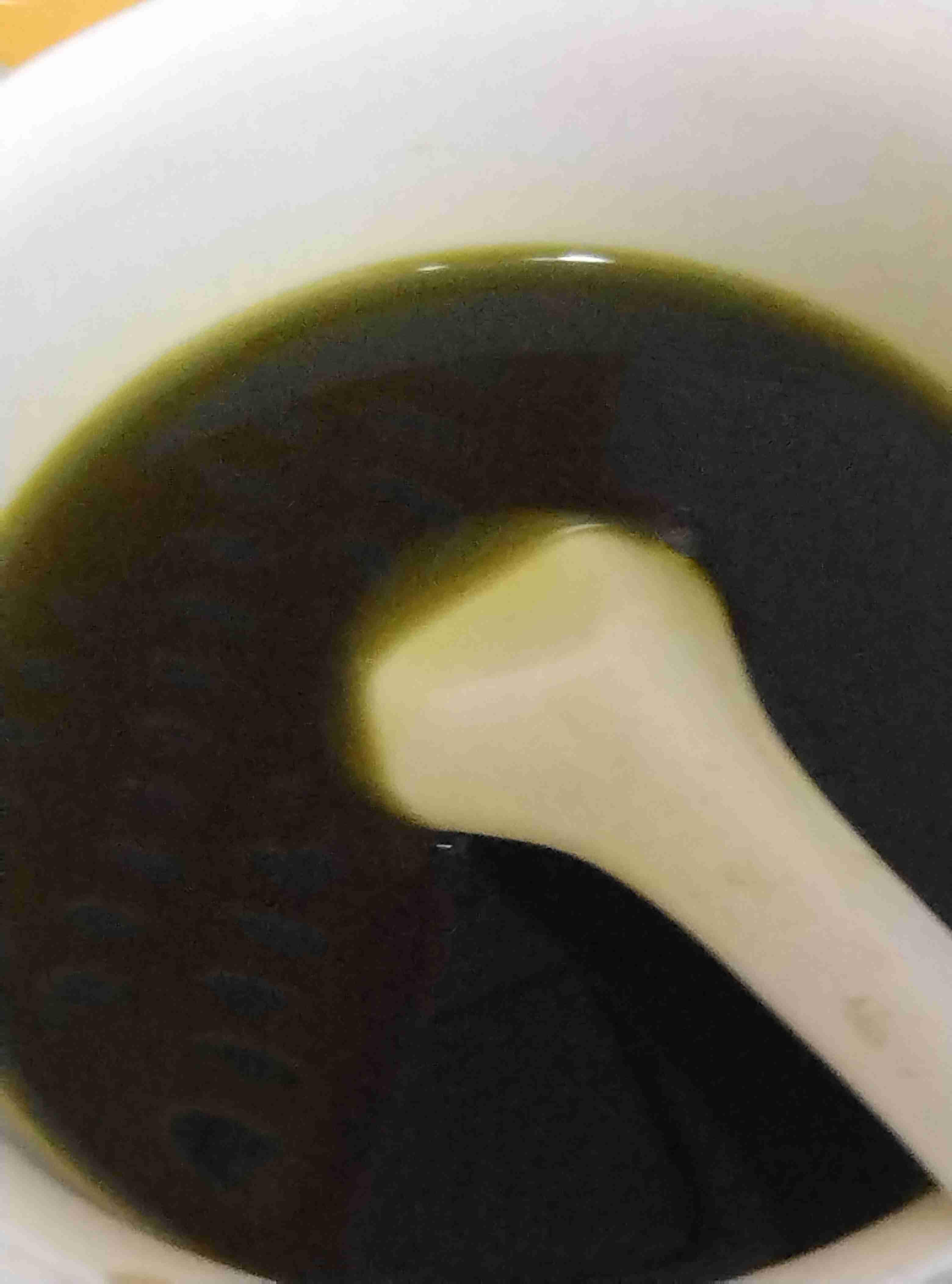 油菜籽油怎么是绿色的呢-油菜籽油导电吗-第1张图片-科技快讯 油菜籽油怎么是绿色的呢-油菜籽油导电吗-第1张图片-科技快讯
