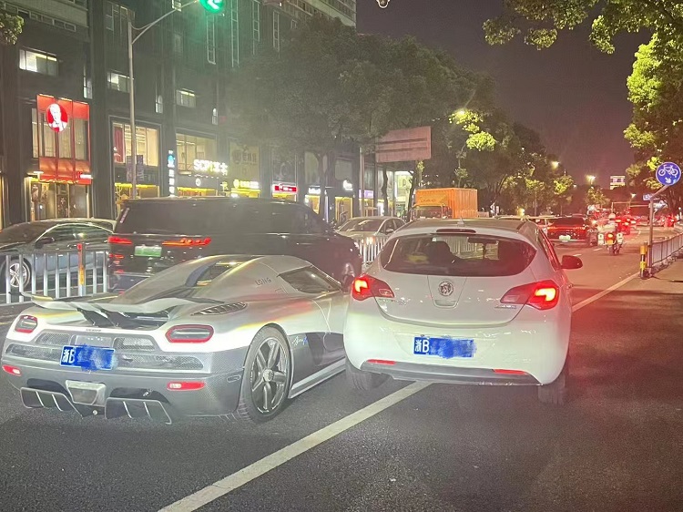 别克撞柯尼塞格，维修费406W？谣言！幕后黑手为保险从业者-第1张图片-科技快讯
