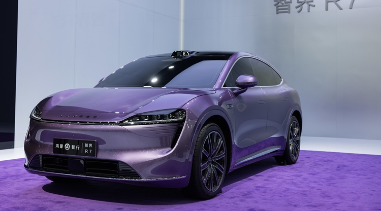 华为智界R7亮相成都车展：800V架构，首款轿跑SUV车型-第1张图片-科技快讯