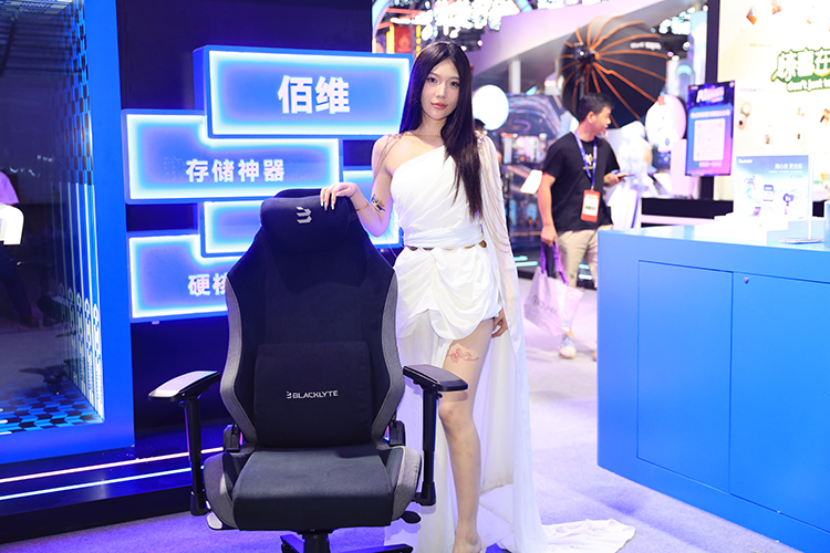 BLAST CS2总决赛同款电竞桌椅，逐夜亮相ChinaJoy2024-第9张图片-科技快讯