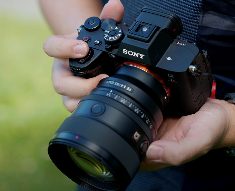 索尼FE 85mm F1.4 GM II惨遭提前发布 重量锐减至瓶装可乐-第2张图片-科技快讯