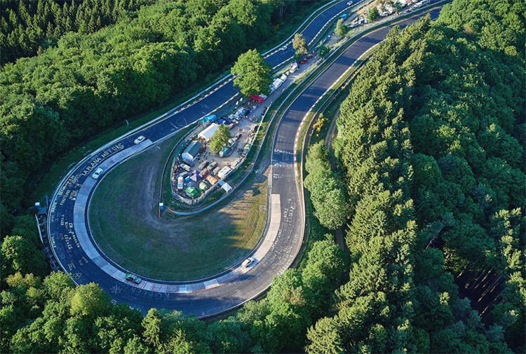 小米SU7 Ultra征战纽北赛道，这条百年赛道会成为“车圈DXO”吗？-第2张图片-科技快讯