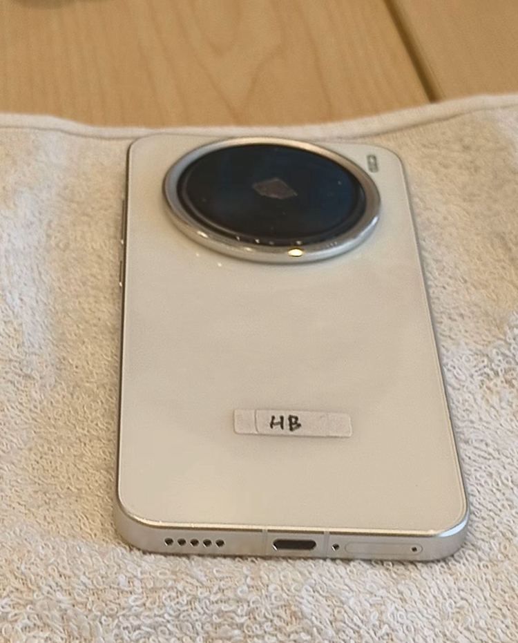 vivo X200外观疑似曝光，大圆后摄模组有改动，天玑9400处理器   -第1张图片-科技快讯