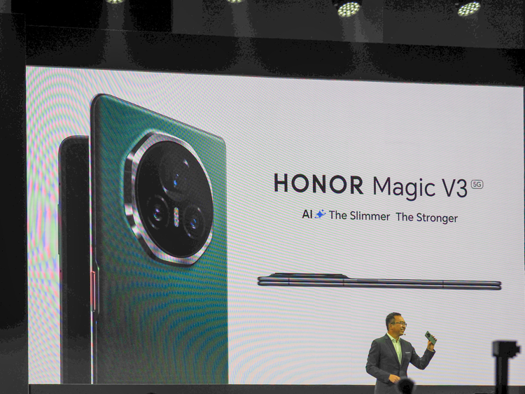 荣耀发布Magic V3与MagicBook Art 14：让AI为用户带来便利与智能体验-第1张图片-科技快讯