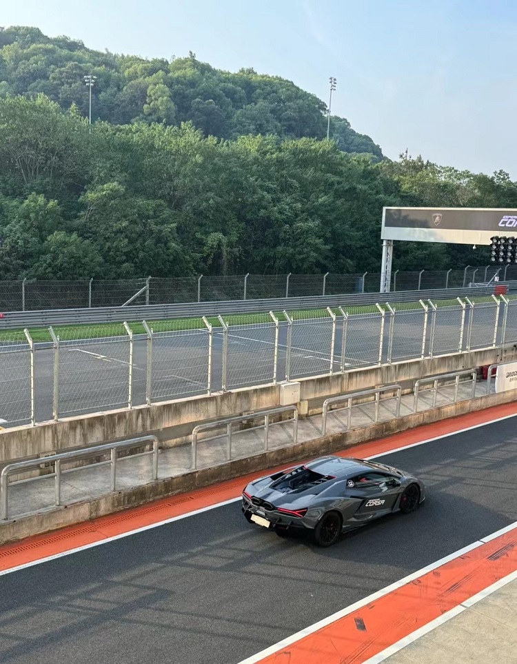 5台试驾车，4台高温警告！兰博基尼还没解决V12高温问题？-第3张图片-科技快讯