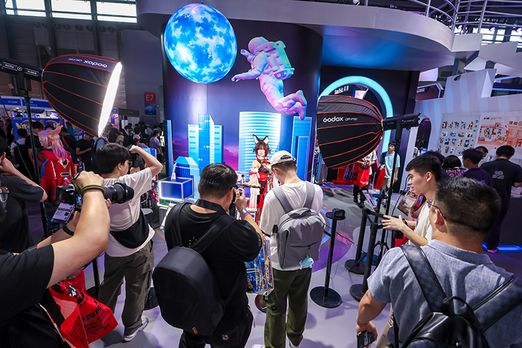 佳能登陆第21届ChinaJoy，“看我佳”与观众们一起打破次元壁！-第8张图片-科技快讯
