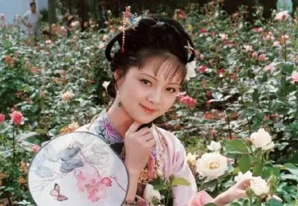 《红楼梦》薛宝钗扮演者是谁？张莉！