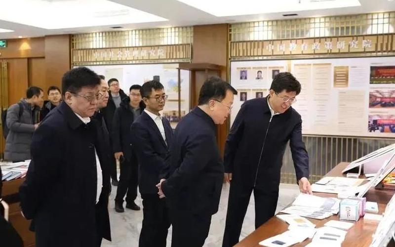 阿東任共青團書記處之一書記(現任共青團之一書記)