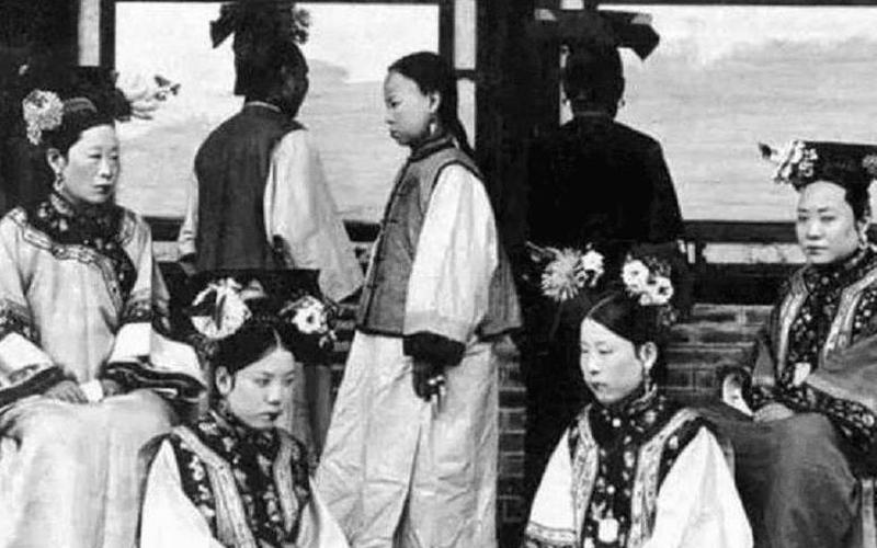 宮女對(duì)小溥儀做了什么-宮女和溥儀做什么了